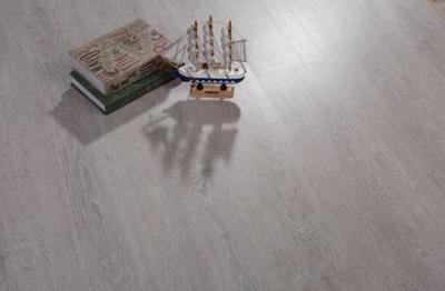 進口柯諾強化地板優雅登場，千年舟系列新品引領家裝新風尚